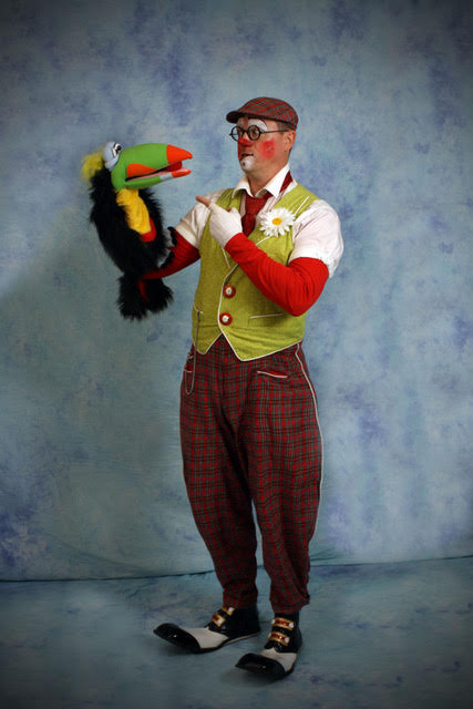 Dallas Clown, DFW Clown, Frisco Clown, Texas, puppet show, Balloon twisting, music, clown show dallas, DFW clown 